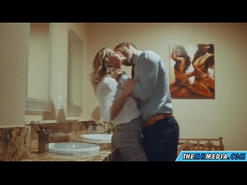❤️ Wanneer 'n rondborstige blondine jou in 'n openbare toilet verlei ❌ Sluts by porn af.analizatorkrovi.ru ❌️❤